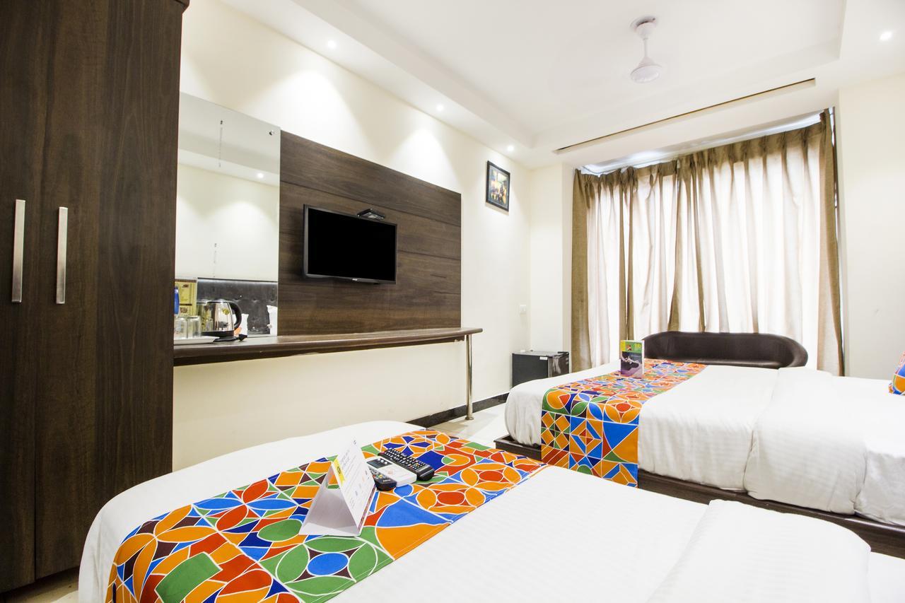 Fabexpress Le Continental Paharganj New Delhi Hotel Exterior photo