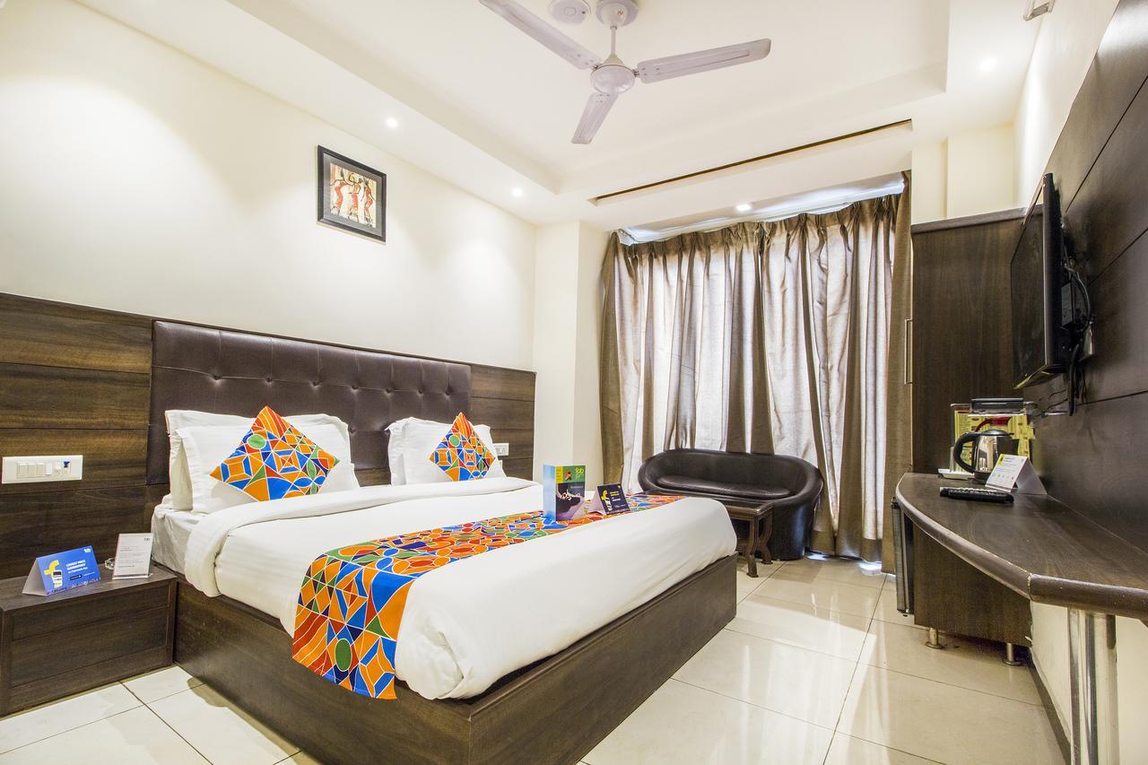 Fabexpress Le Continental Paharganj New Delhi Hotel Exterior photo