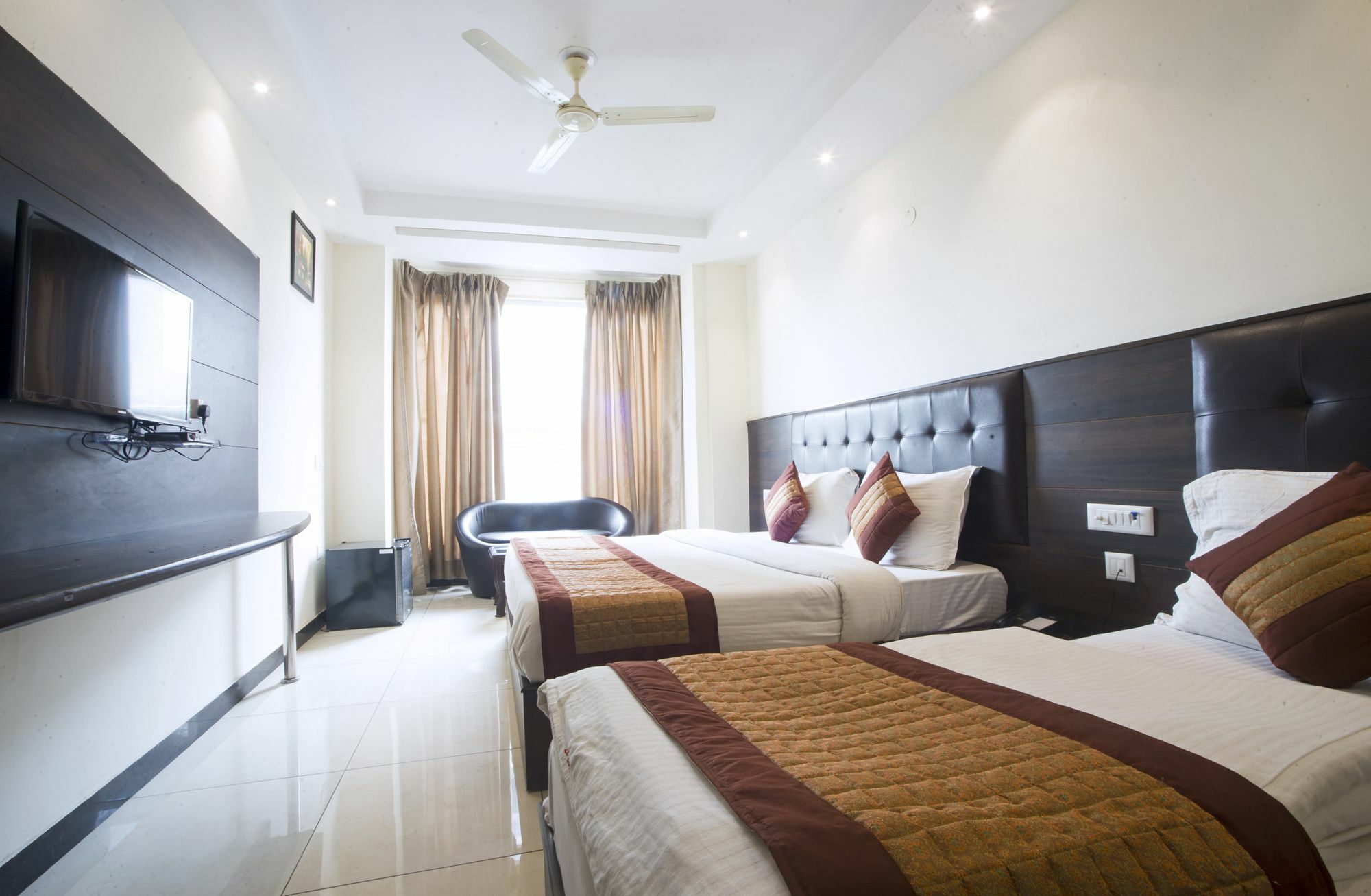 Fabexpress Le Continental Paharganj New Delhi Hotel Exterior photo